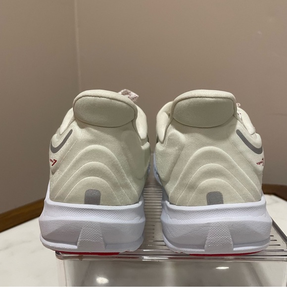 Altra Torin 7 Cream and Red Athletic Shoes size 8 for running - Picture 5 of 7